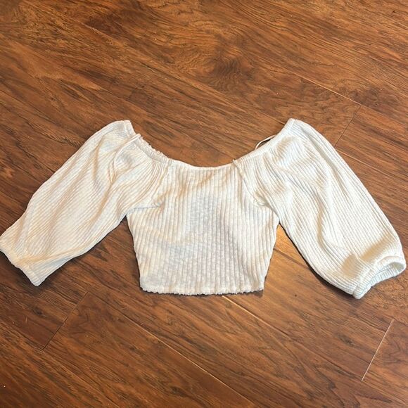 Urban outfitters off white cropped twist Front ribbed raw hem 1/2 sleeve top - Picture 3 of 6